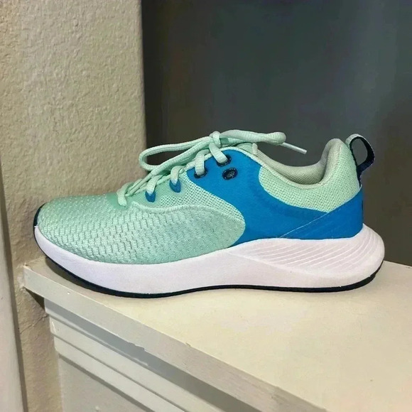 Size 6.5 UNDER ARMOUR WOMEN BREATHE TR 3 GREEN/WHT RUNNING SHOES New No Box - Picture 4 of 9